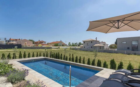 Ljiljana: Piscine, Zone Résidentielle, Composite, Biens, Caractéristique De L'Eau, Aménagement Paysager, Villa, Recours, Jardin, Eco Hôtel
