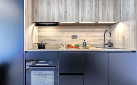 Brnistra: Cuisine, Appareil De Cuisine, Comptoir, Bois, Cabinetry, Design Intérieur, Principaux Appliance, Électroménager, Évier, Placard