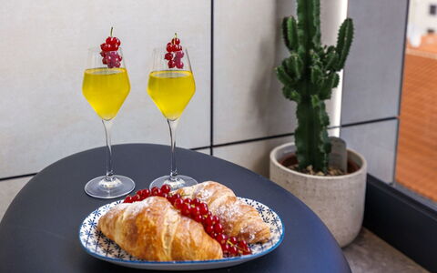 Brnistra: Aliments, Vaisselle, Fruit, Ingrédient, Drinkware, Serveware, Vaisselle, Table, Assiette, Dessert