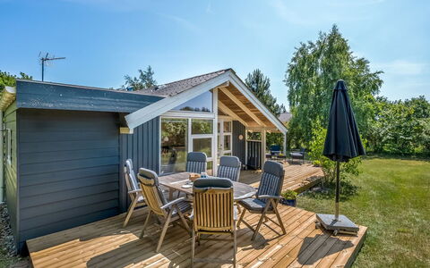 Leeve - 1.3Km from the Sea: Bois, Siding, Porte, Chalet, Peindre, Cour, Fenêtre À Guillotine, Batiments Jardin, Arrière-Cour, Planche