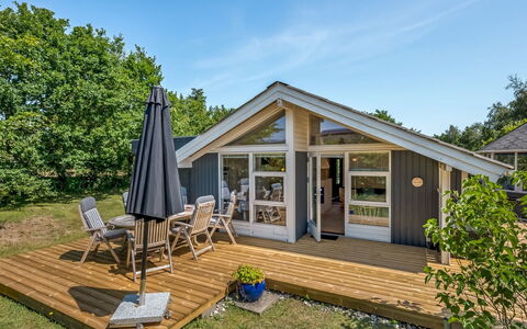 Leeve - 1.3Km from the Sea: Maison, Domicile, Porte, Toit, Chalet, Biens, Jardin, Ombre, Siding, Cour
