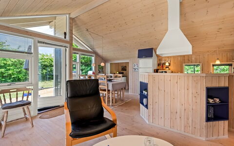 Leeve - 1.3Km from the Sea: Maison, Domicile, Porte, Toit, Chalet, Biens, Jardin, Ombre, Siding, Cour