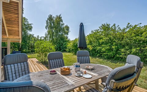 Leeve - 1.3Km from the Sea: Maison, Domicile, Porte, Toit, Chalet, Biens, Jardin, Ombre, Siding, Cour