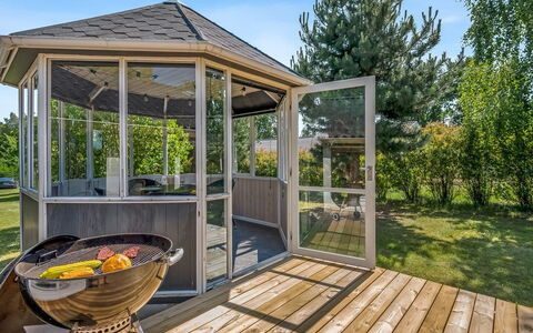 Leeve - 1.3Km from the Sea: Maison, Domicile, Porte, Toit, Chalet, Biens, Jardin, Ombre, Siding, Cour