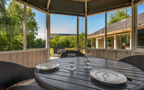 Leeve - 1.3Km from the Sea: Maison, Domicile, Porte, Toit, Chalet, Biens, Jardin, Ombre, Siding, Cour