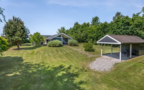 Leeve - 1.3Km from the Sea: Maison, Domicile, Porte, Toit, Chalet, Biens, Jardin, Ombre, Siding, Cour