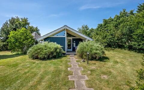 Leeve - 1.3Km from the Sea: Maison, Domicile, Porte, Toit, Chalet, Biens, Jardin, Ombre, Siding, Cour