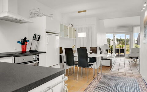 Nis - 900M from the Sea: Meubles, Sol, Design Intérieur, Sol, Chaise, Pièce, Plafond, Table, Cuisine, Table Cuisine Et Salle A Manger