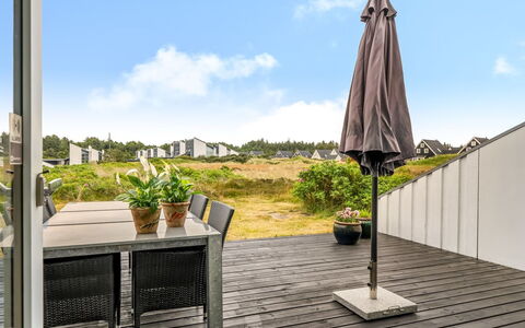 Nis - 900M from the Sea: Biens, Ombre, Allée, Ferme