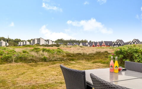 Nis - 900M from the Sea: Biens, Ombre, Allée, Ferme