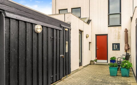 Nis - 900M from the Sea: Biens, Ombre, Allée, Ferme