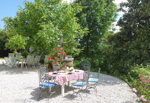 Casa Ballo delle Streghe, Garden, Montebelluna: Meubles, Chaise, Table, Mobilier De Jardin, Jardin, Arbuste, Tableau De Plein Air, Ombre, Table Cuisine Et Salle A Manger
