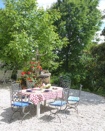 Ballo delle Streghe, Asolo Hills: Meubles, Chaise, Table, Mobilier De Jardin, Jardin, Arbuste, Tableau De Plein Air, Ombre, Table Cuisine Et Salle A Manger