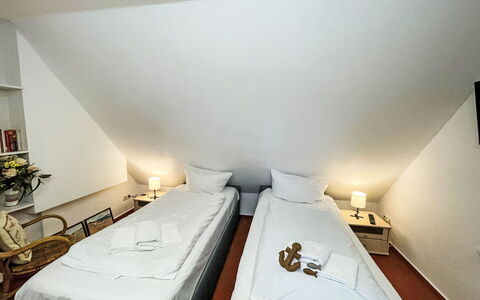 Tinnum: Meubles, Chaise, Plage, Ombre, Mer, Côte, Mobilier De Jardin, Océan, Rive, Restaurant