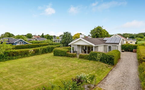 Tolke - 400M from the Sea: Toit, Maison, Domicile, Chalet, Porte, Siding, Plate-Forme, Porche, Planche, Dur