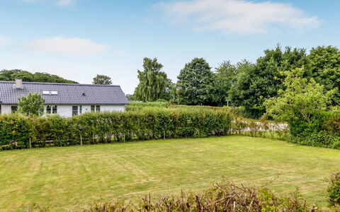 Tolke - 400M from the Sea: Toit, Maison, Domicile, Chalet, Porte, Siding, Plate-Forme, Porche, Planche, Dur