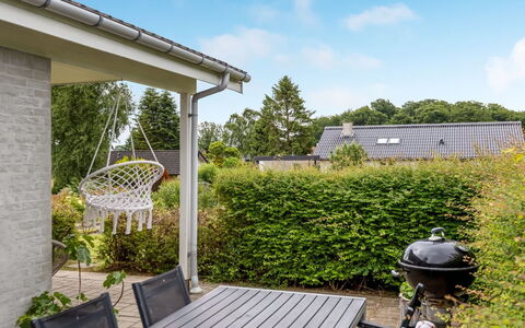 Tolke - 400M from the Sea: Toit, Maison, Domicile, Chalet, Porte, Siding, Plate-Forme, Porche, Planche, Dur