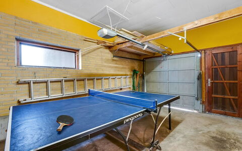 Svein - 500M to the Fjord: Bleu, Piscine, Meubles, Mobilier De Jardin, Recours, Chaise, Ombre, Eco Hôtel, Pot De Fleur