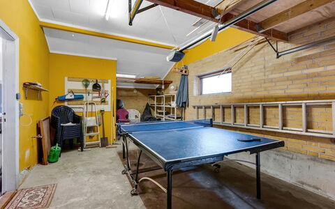 Svein - 500M to the Fjord: Bleu, Piscine, Meubles, Mobilier De Jardin, Recours, Chaise, Ombre, Eco Hôtel, Pot De Fleur