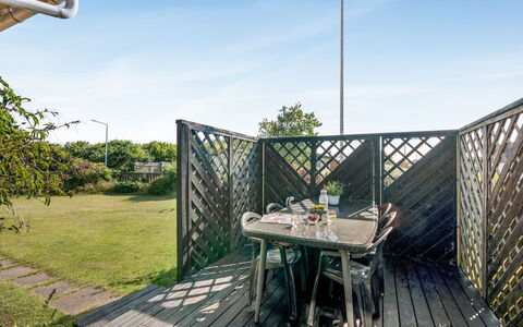 Svein - 500M to the Fjord: Bleu, Piscine, Meubles, Mobilier De Jardin, Recours, Chaise, Ombre, Eco Hôtel, Pot De Fleur