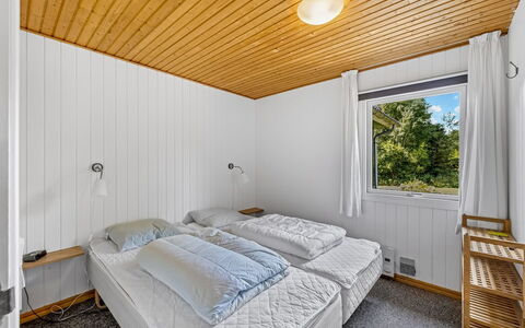 Eine - from the Sea: Mur, Bois, Chambre, Plafond, Design Intérieur, Lit, Sol, Literie, Drap De Lit, Cadre De Lit