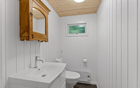 Eine - from the Sea: Bois, Sol, Luminaire Plomberie, Sol, Design Intérieur, Plafond, Salle De Bains, Lavabo, Évier, Plomberie