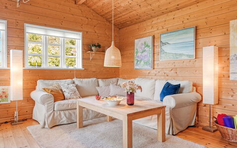 Helemine - 500M from the Sea: Bleu, Arbuste, Chalet, Couverture De Sol, Jardin, Biens, Ombre, Aménagement Paysager, Ferme, Eco Hôtel