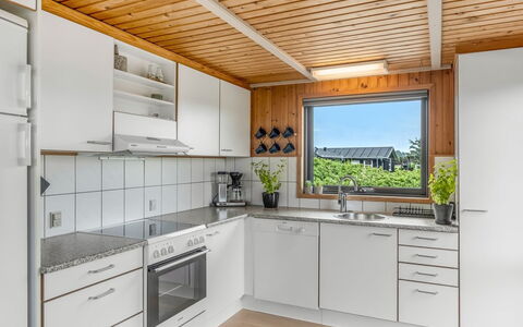 Iiris - 200M from the Sea: Cuisine, Comptoir, Appareil De Cuisine, Bois, Sol, Design Intérieur, Cabinetry, Evier, Principaux Appliance, Plafond
