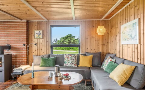 Iiris - 200M from the Sea: Meubles, Design Intérieur, Sol, Bois, Sol, Plafond, Canapé, Pièce, Salon, Éclairage
