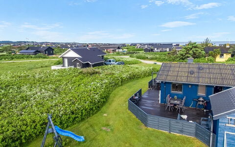 Iiris - 200M from the Sea: Maison, Toit, Paysage, Lot Terre, Domicile, Zone Rurale, Chalet, Banlieue, Aménagement Paysager, Prairie
