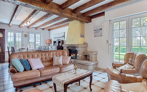 Ti Breizh: Meubles, Design Intérieur, Sol, Canapé, Mur, Sol, Bois, Salon, Pièce, Plafond