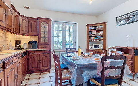 Ti Breizh: Meubles, Cabinetry, Sol, Design Intérieur, Cuisine, Bois, Comptoir, Sol, Pièce, Placard