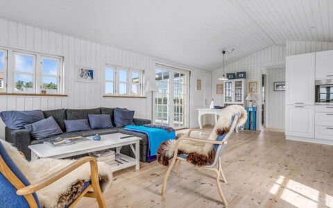 Thine - 250M from the Sea: Maison, Toit, Domicile, Chalet, Cabanon, Batiments Jardin, Siding, Cour, Cabane En Rondins, Cabane