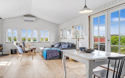 Thine - 250M from the Sea: Maison, Toit, Domicile, Chalet, Cabanon, Batiments Jardin, Siding, Cour, Cabane En Rondins, Cabane