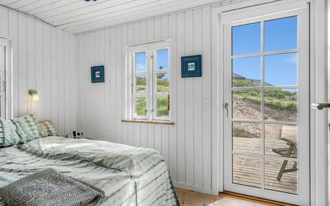 Thine - 250M from the Sea: Bois, Sol, Design Intérieur, Sol, Meubles, Parquet, Pièce, Plafond, Tache De Bois, Dur