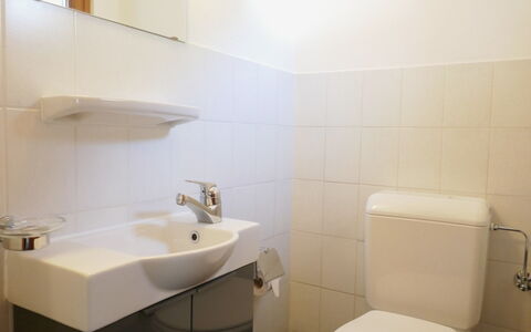 Casa Calanca: Salle De Bains, Lavabo, Luminaire Plomberie, Siège De Toilette, Évier, Mur, Toilette, Design Intérieur, Sol, Robinet