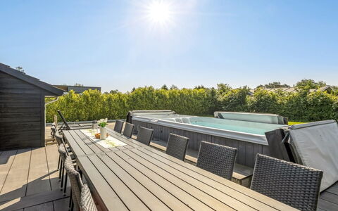 Bernadine - 500M from the Sea: Bois, Domicile, Porche, Plate-Forme, Dur, Toit, Tache De Bois, Parquet, Eco Hôtel
