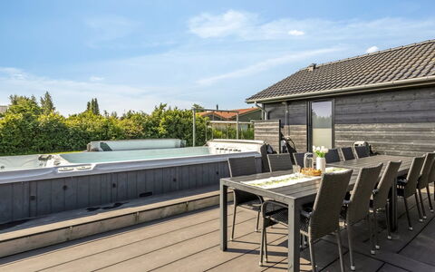 Bernadine - 500M from the Sea: Bois, Domicile, Porche, Plate-Forme, Dur, Toit, Tache De Bois, Parquet, Eco Hôtel