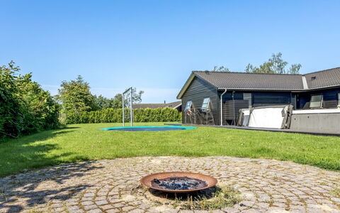 Bernadine - 500M from the Sea: Bois, Domicile, Porche, Plate-Forme, Dur, Toit, Tache De Bois, Parquet, Eco Hôtel