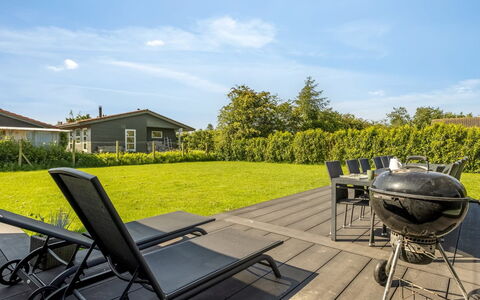 Bernadine - 500M from the Sea: Bois, Domicile, Porche, Plate-Forme, Dur, Toit, Tache De Bois, Parquet, Eco Hôtel