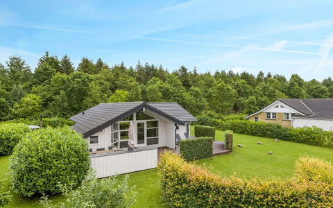 Naimi - 30Km from the Sea: Domicile, Chalet, Porche, Dur, Siding, Plate-Forme, Ombre, Planche, Biens, Batiments Jardin