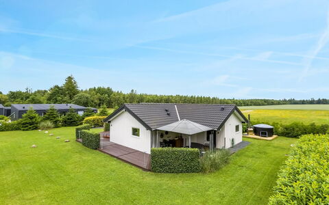 Naimi - 30Km from the Sea: Biens, Ombre, Allée, Ferme