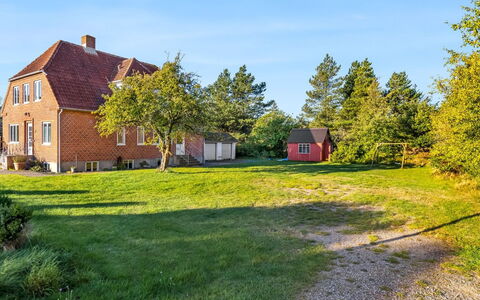 Albina - 4.5Km from the Sea: Biens, Ombre, Allée, Ferme
