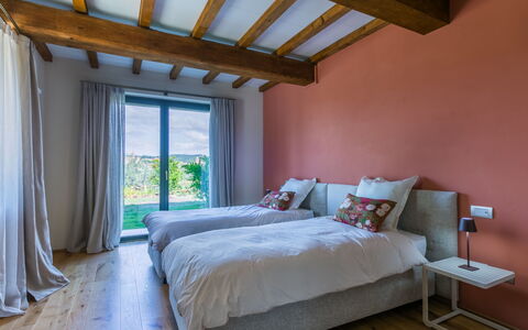Villa Montisi: Meubles, Design Intérieur, Mur, Bois, Chambre, Lit, Sol, Sol, Drap De Lit, Linge