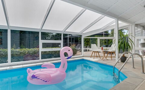 Ellie - 700M from the Sea: Maison, Toit, Domicile, Chalet, Cabanon, Batiments Jardin, Siding, Cour, Cabane En Rondins, Cabane