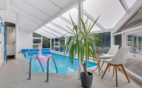 Ellie - 700M from the Sea: Maison, Toit, Domicile, Chalet, Cabanon, Batiments Jardin, Siding, Cour, Cabane En Rondins, Cabane