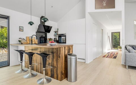 Merve - 250M from the Sea: Design Intérieur, Sol, Meubles, Sol, Parquet, Comptoir, Bois, Cuisine, Plafond, Revêtement De Sol Stratifié