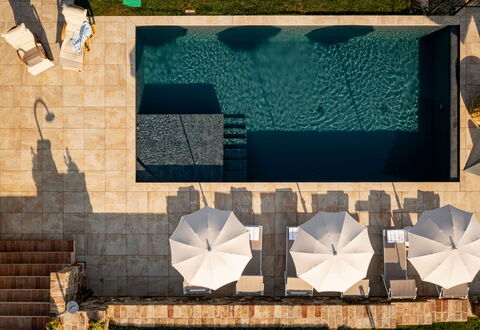 Casale Isidoro: Piscine, Composite, Mobilier De Jardin, Balancelle, Ombre, Caractéristique De L'Eau, Dur, Dalle, Tuile, Cour