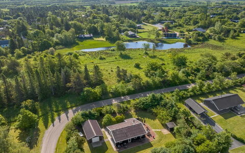 Laris - 700M to the Fjord: Bois, Sol, Design Intérieur, Sol, Meubles, Parquet, Pièce, Plafond, Tache De Bois, Dur