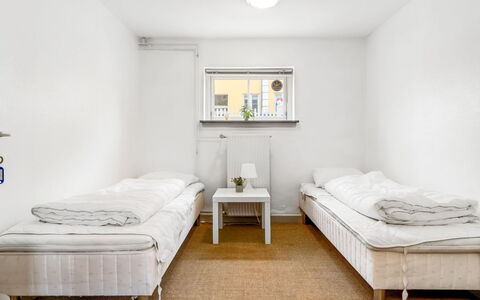 Dorti - 500M from the Sea: Mur, Chambre, Lit, Sol, Design Intérieur, Sol, Literie, Drap De Lit, Pièce, Appartement
